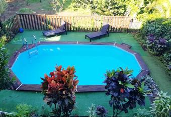 Maison de 3 chambres avec vue sur la mer piscine partagee et jacuzzi a Sainte Rose a 8 km de la plage has Balcony rooms