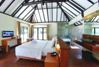The Batu Hotel & Villas has Smoking/Balcony rooms