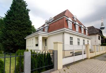 Die Villa allows 18 year olds to book a room