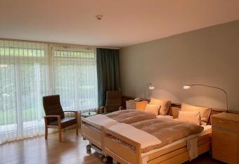 Tertianum Parkresidenz Meilen allows 18 year olds to book a room