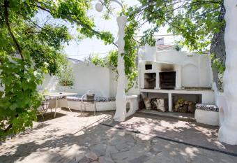 Villa Da Vinci has rooms with a private hot tub