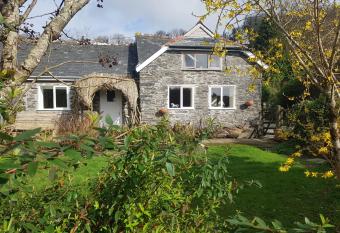 Stable Cottage  allows 18 year olds to book a room