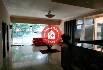 SPOT ON 3858 Elsana Transit Hotel allows 18 year olds to book a room