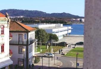 Avenida Central Viana - City and River Apartment allows 18 year olds to book a room