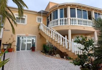 P&S Panama Apartment has rooms with a private hot tub