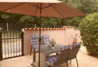 Una s Cottage has Balcony rooms