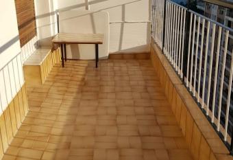 Apart 2 habit vistas playa y monta  a lift parking allows 18 year olds to book a room