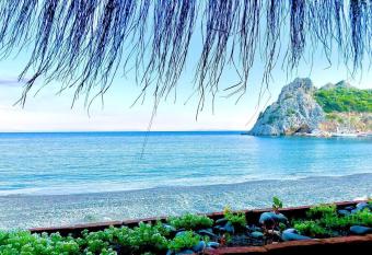 Datca Masal Gibi Plaj&Restaurant allows 18 year olds to book a room