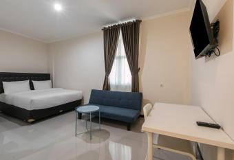 Super OYO Capital O 3930 Griya Loka Syariah allows 18 year olds to book a room