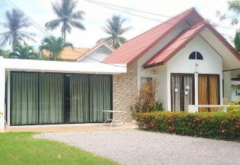 Baan Golden Resort has Balcony rooms