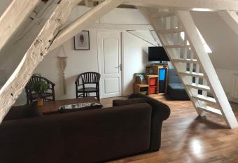 Le Grand Appartement - 90m2- 2 chb , 1 mezzanine - 6pers allows 18 year olds to book a room