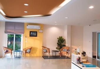 Srinuan Living Hotel has Balcony rooms