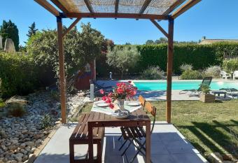 Le mazet de l Amathye allows 18 year olds to book a room