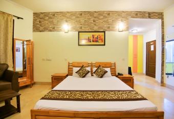 Studio Serviced Apartments near Fortis Hospital has Smoking/Balcony rooms