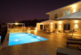 Eva Villas East, with infinity pool & and panoramic sea view has Balcony rooms