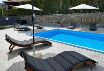 Villa Fantasea has Balcony rooms