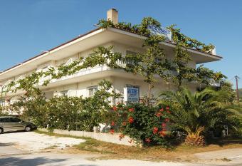 Hotel Fourkos has Balcony rooms