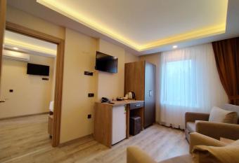 Palmiye Royale Palace allows 18 year olds to book a room