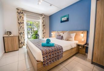 Le Grand Bleu Hotel has Balcony rooms