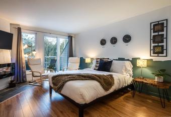 Tremblant Studio Woodland by My Tremblant Location has Balcony rooms