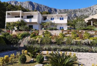 Apartman Mare has Balcony rooms