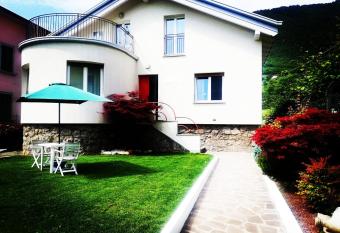 Villa Harriet has Balcony rooms