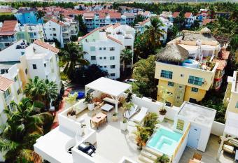Luxurious Pent House Steps From The Beach H4 Los Corales Playa Bavaro has rooms with a private hot tub