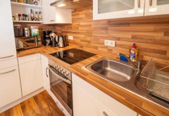 Stylish 2 Room Maisonette Hannover - Contactless Check-In allows 18 year olds to book a room