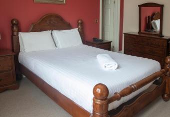 Shakespeare Hotel allows 18 year olds to book a room