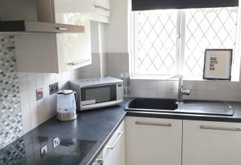 Four Bedroom House Close to the City Hosted Be More Homely Serviced Accommodation & Apartments Birmingham With X2 King Beds Sleeps 4 Fast Broadband off road FREE Parking allows 18 year olds to book a room