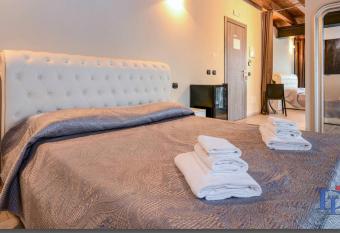 La Terrazza sul Lago has Balcony rooms