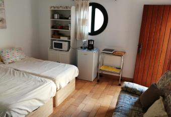 Estudio Brisa Canaria allows 18 year olds to book a room