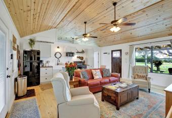 3 Acre's of Luxury and Views in Fred Wine Country! has Balcony rooms