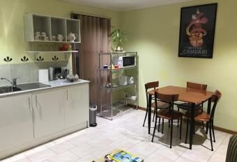 Effie Court has Balcony rooms