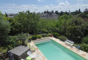 Maison Piscine Angers has Balcony rooms