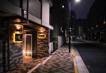 Hotel Shu has rooms with a private hot tub