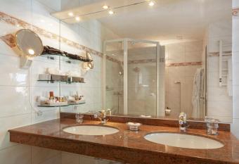 Hotel Beau Rivage has Balcony rooms