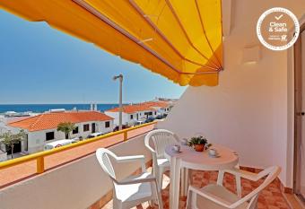 Albufeira Ocean View by Homing allows 18 year olds to book a room