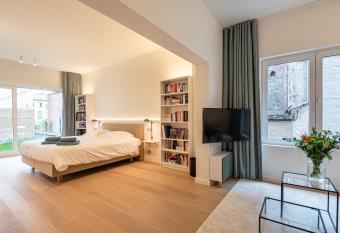 Gepetto s - Beautiful stay in the Historic centre of Ghent - allows 18 year olds to book a room