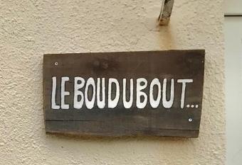 Hebergements le Camp d Auneau - Leboudubout allows 18 year olds to book a room