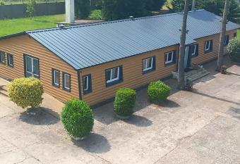 Hebergements le Camp d Auneau - Le Clos du Camp allows 18 year olds to book a room