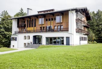 Jugendherberge Berchtesgaden has Balcony rooms