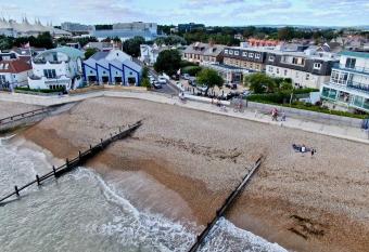 Beach Hut Suites has Balcony rooms