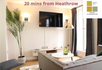 The Mulberry- CliffordCo Serviced Accommodation Windsor, 1 Bedroom Apartment, Up to 4 Guests and Balcony has Balcony rooms