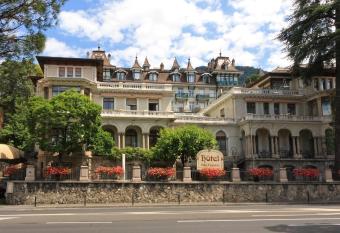 Villa Toscane allows 18 year olds to book a room