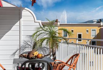 Kipling Manotel has Balcony rooms