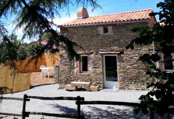 G  te les gen  ts has Balcony rooms