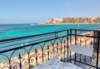 St Julians Seafront Holiday Apartment has Balcony rooms