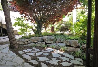 art room allows 18 year olds to book a room