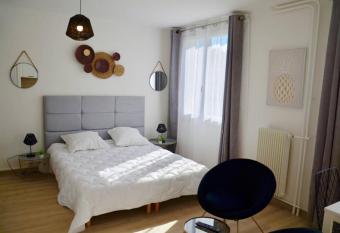 Dolmen Adrien 3 allows 18 year olds to book a room